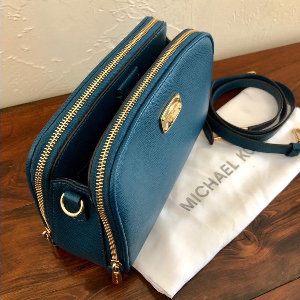 Michael Kors Leather Crossbody Wallet